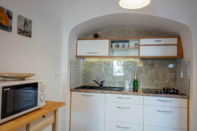Season4All Apartments Mali Losinj Ngoại thất bức ảnh