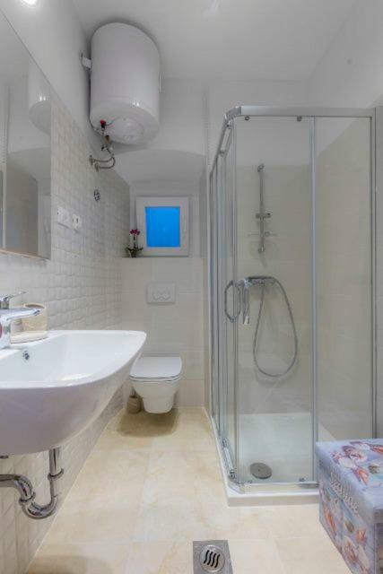 Season4All Apartments Mali Losinj Ngoại thất bức ảnh