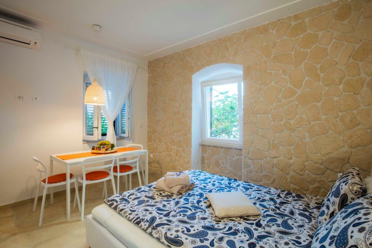 Season4All Apartments Mali Losinj Ngoại thất bức ảnh